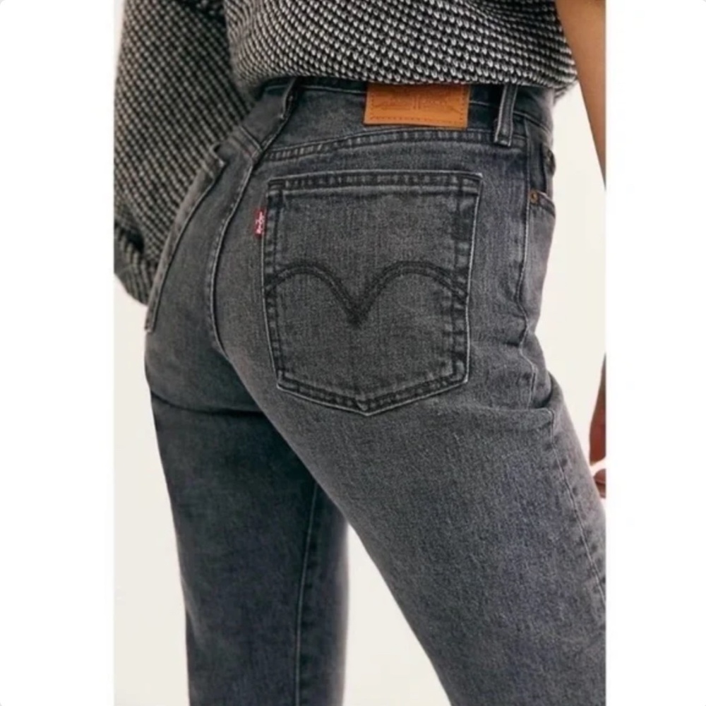 Levi’s Wedgie Straight Fit High Rise Button Fly in Break a Leg Grey Sz 25w x 26